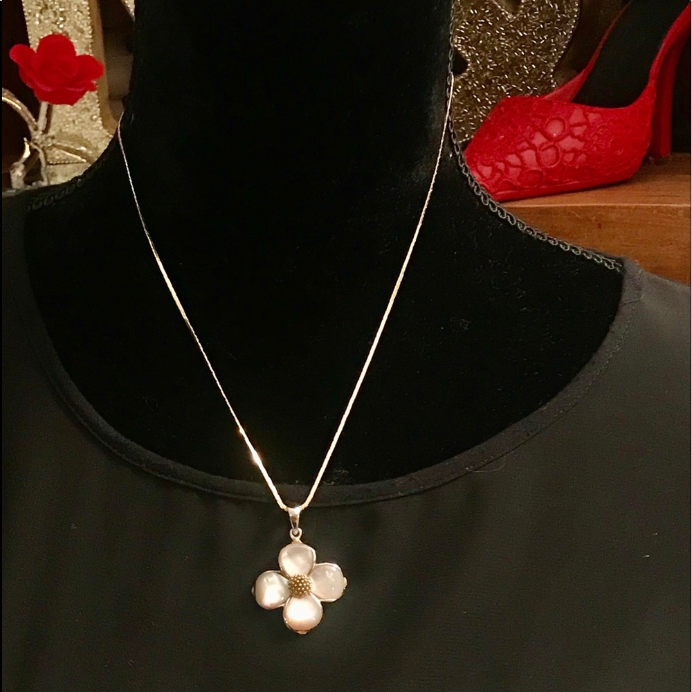 Authentic Kovel Dogwood (flower) Mother of Pearl 1” PENDANT - Picture 4 of 10